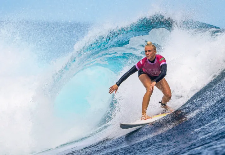 Imagem ilustrativa da imagem Em mar com poucas ondas, Medina perde na semifinal; Tati avança