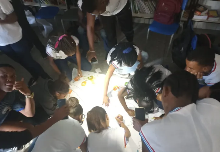 Atividades de Classe no Colégio Estadual Quilombola de Tempo Integral da Bacia do Iguape, em Santiago do Iguape - Cachoeira