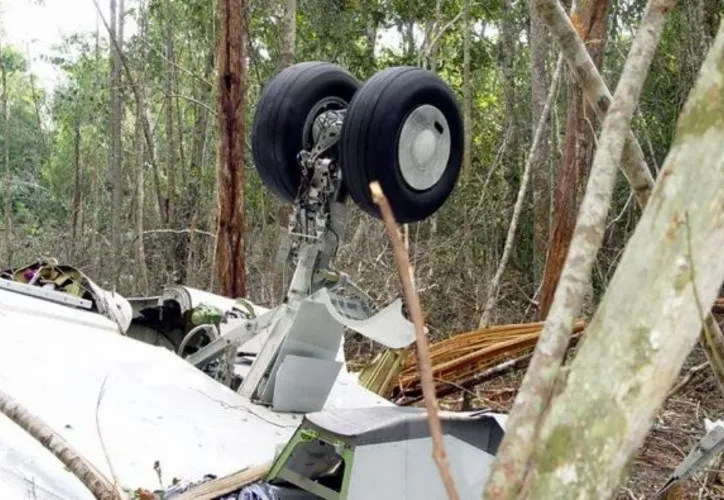 Avião colidiu com jato em 2006