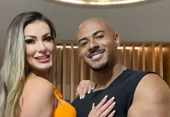 Namorado de Andressa Urach falou sobre experiência com língua bifurcada