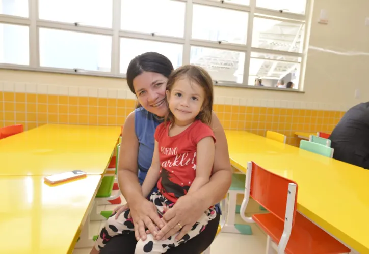 Vanessa Aragão, com a filha Lorany Oliveira, de 4 anos