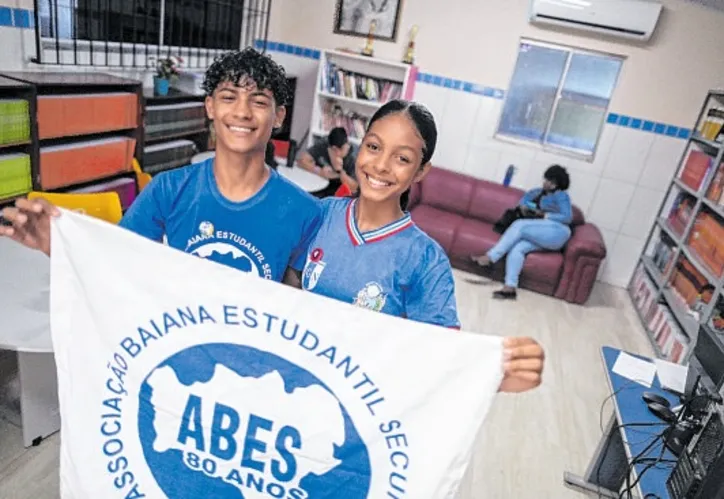 TARDE
Lucas Santana, da Abes, e Ana Clara, do Grêmio Transformação