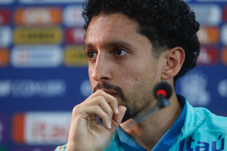 Marquinhos em entrevista coletiva concedida no Barradão