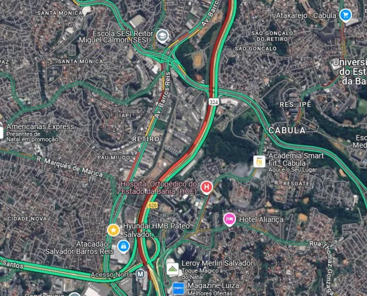 Acidente causa um grande congestionamento no trecho da entrada de Salvador na BR-324