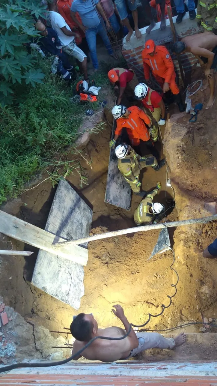 Imagem ilustrativa da imagem Agora: trabalhador cai em buraco e fica soterrado em obra na Suburbana