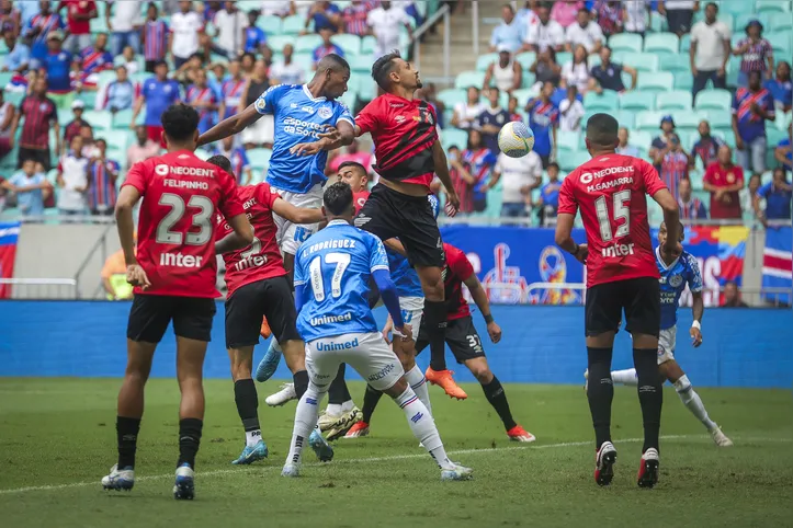 Duelo entre Bahia e Athetico