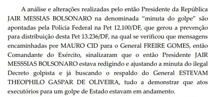 Imagem ilustrativa da imagem Bolsonaro redigiu, ajustou e enxugou a minuta do golpe, diz PF