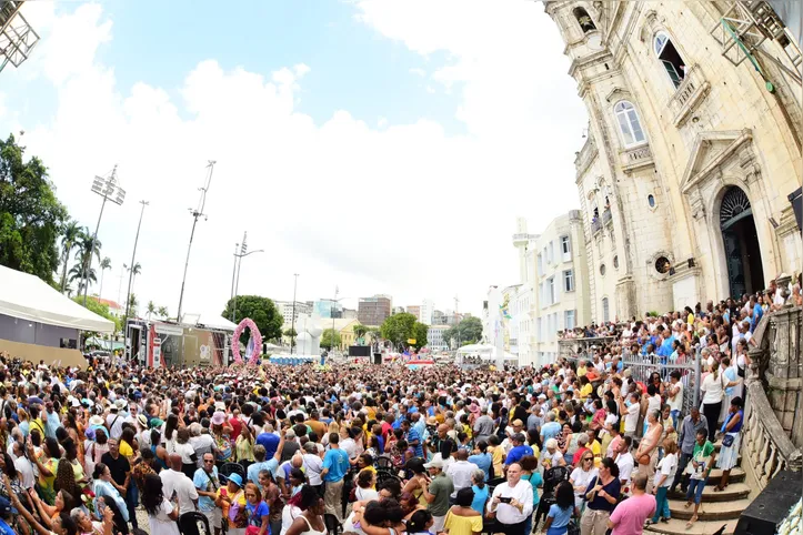 Fiéis lotaram a Basílica Santuário Nossa Senhora da Conceição da Praia, no Comércio