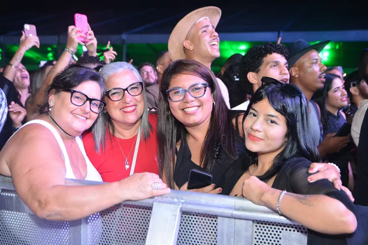 Fãs de todas as idades curtem show da Calcinha Preta