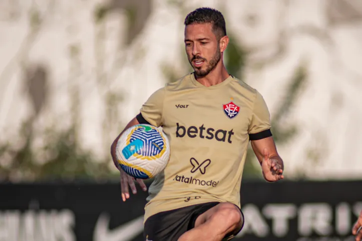 Jean Mota em treino no VItória