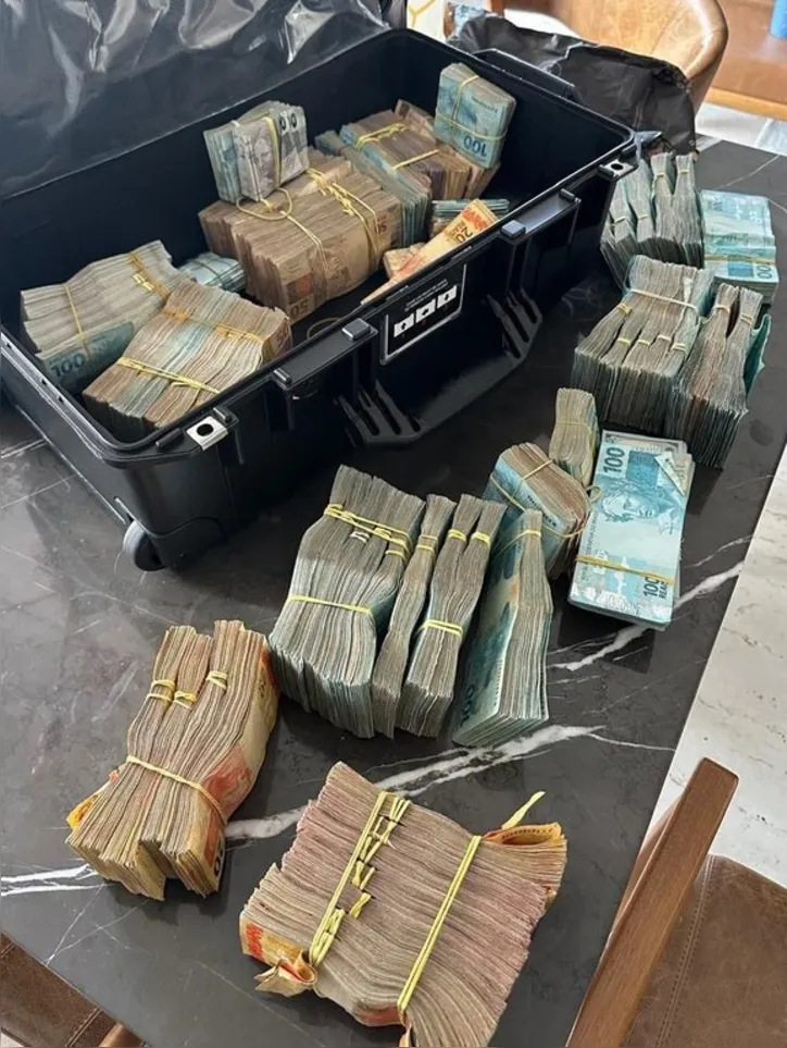 a Polícia Federal encontrou R$ 200 mil