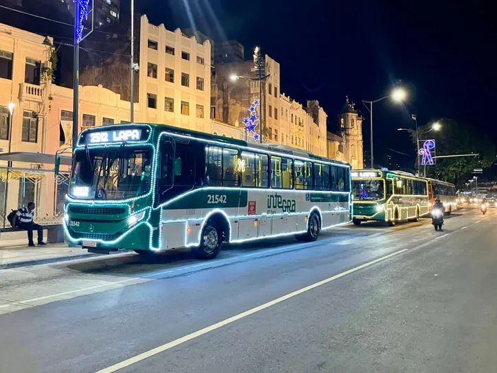 Ônibus com iluminação especial