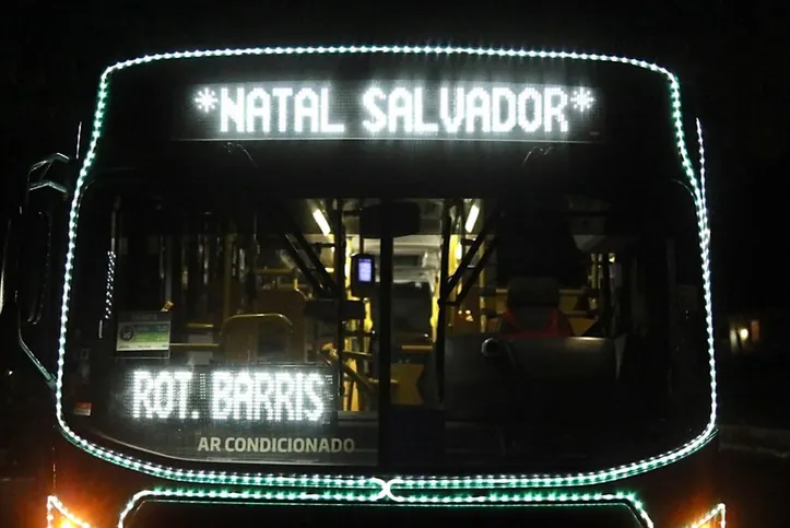 Ônibus com iluminação especial