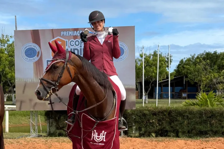 Paula Solano é campeã baiana de hipismo