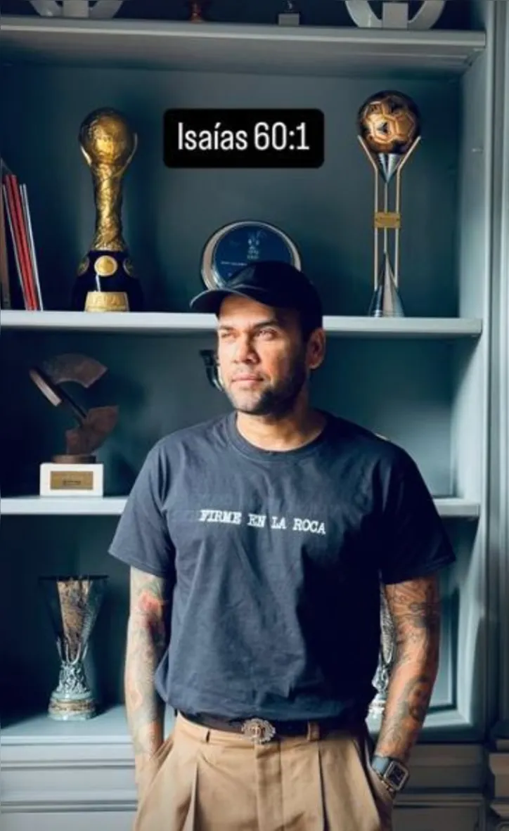 Imagem ilustrativa da imagem Daniel Alves retorna às redes sociais com mensagem religiosa