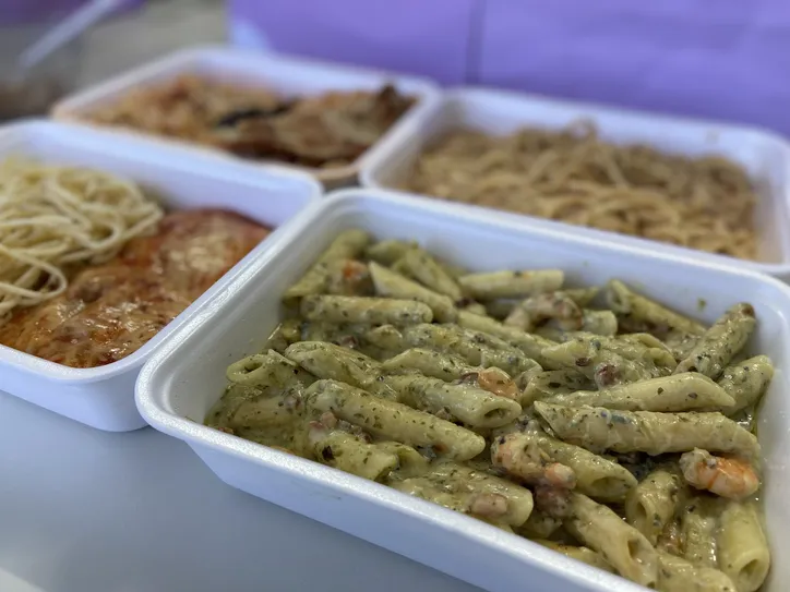 Especialistas alertam para os riscos à saúde ao consumir alimentos mal armazenados ou mal aquecidos