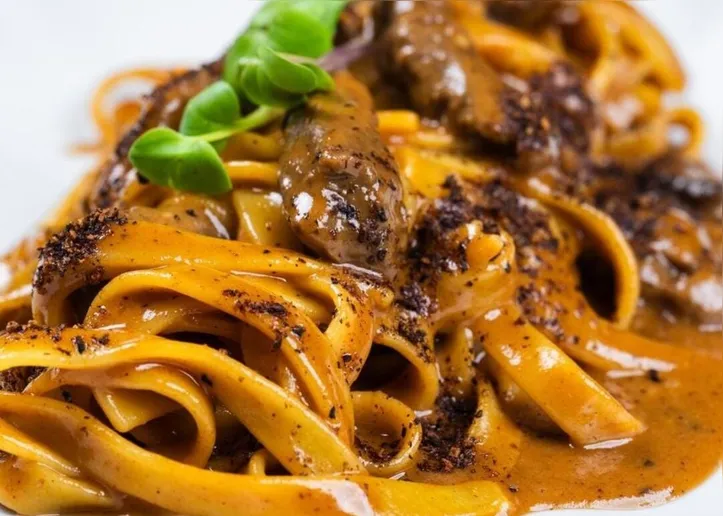 Fettuccine con manzo e funghi secci do Lotti Cucina