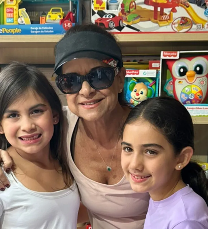 Em família: Sandra com as netas Maria Enrica e Isabel