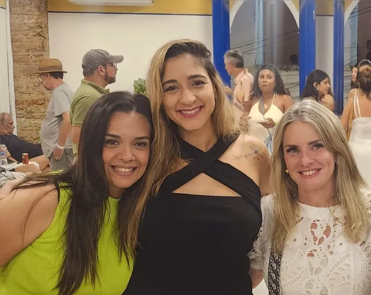 A deputada estadual Ivana Bastos, a cantora Samantha Tosto e a prefeita da cidade de Lençóis, Vanessa Senna, no Festival de Lençóis