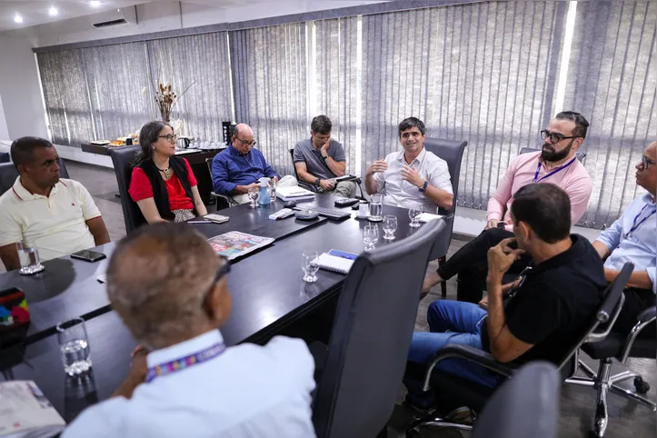 Presidente de A TARDE, João Mello Leitão conversa com os empresários