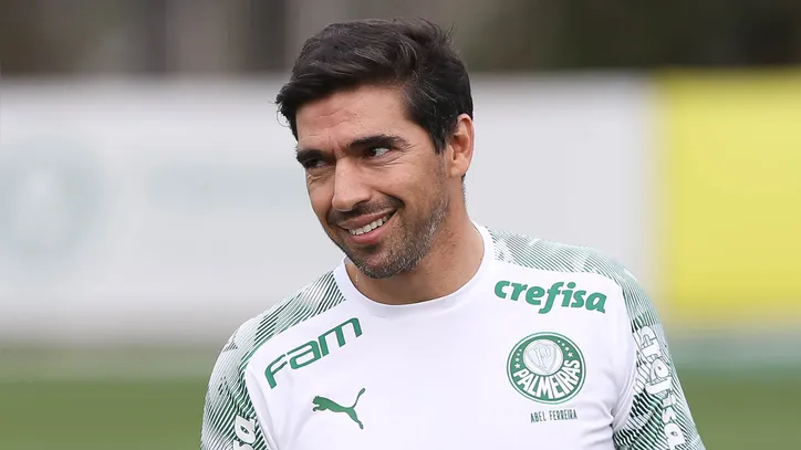 Técnico Abel Ferreira, do Palmeiras, durante treinamento