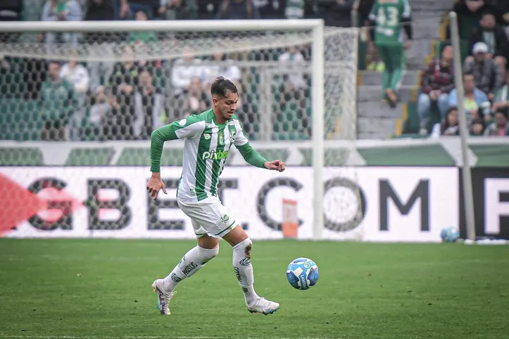 Zé Marcos em campo pelo Juventude