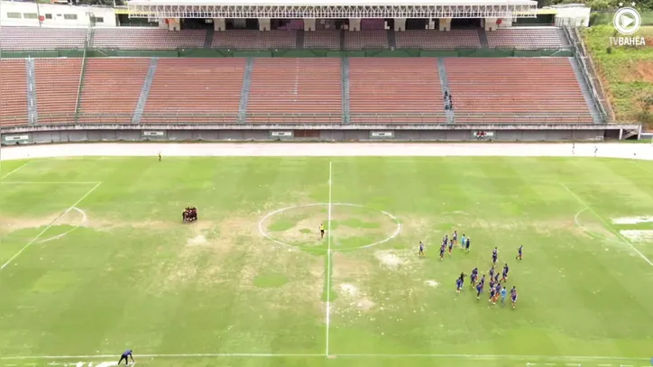 Situação do gramado do Estádio Pituaço em jogo do Bahia Sub-15