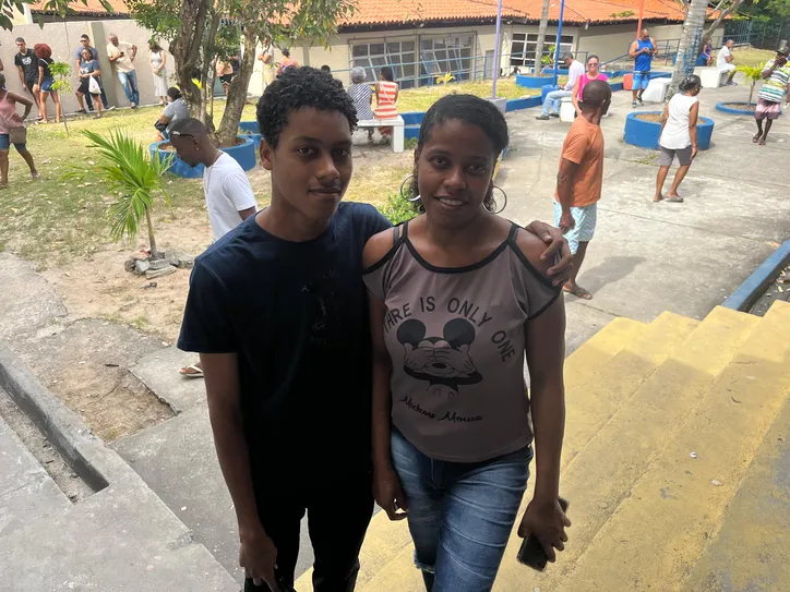 Marcos Santana, de 18 anos, foi acompanhado da mãe, Viviane Gomes