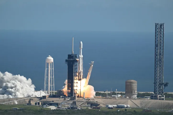 A SpaceX Falcon Heavy rocket with the Europa Clipper spacecraft aboard launches from Launch Complex 39A at NASA's Kennedy Space Center in Cape Canaveral on October 14, 2024. The spacecraft Clipper will soon launch for Jupiter's moon Europa, one of dozens of moons orbiting the Solar System?s biggest planet and the nearest spot in our celestial neighborhood that could offer a perch for life. It should reach orbit around Jupiter and Europa in 2031, where it will begin a detailed study of the moon scientists believe is covered in frozen water, which could provide a similar habitat to Earth. (Photo by CHANDAN KHANNA / AFP)