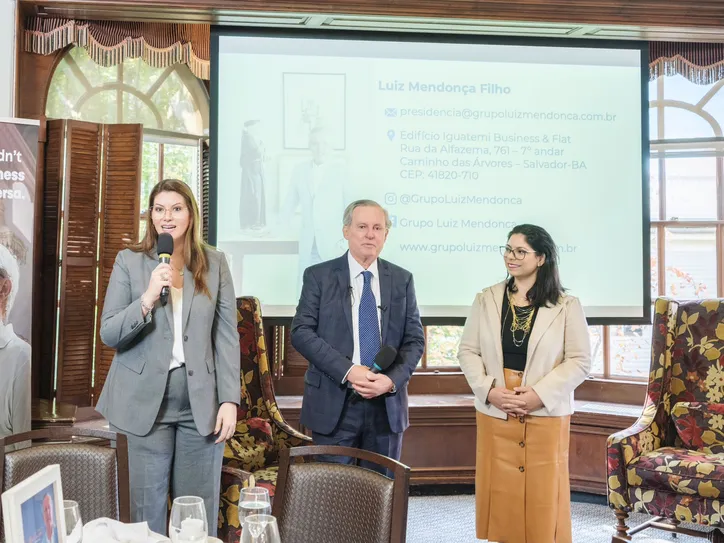 Taissa Gama, Luiz Mendonça e Carol trindade na Universidade de Harvard, em Boston