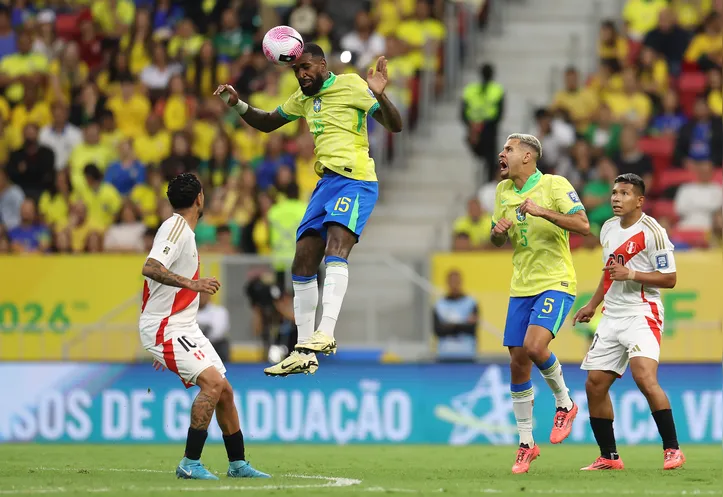 Gerson foi titular no meio-campo