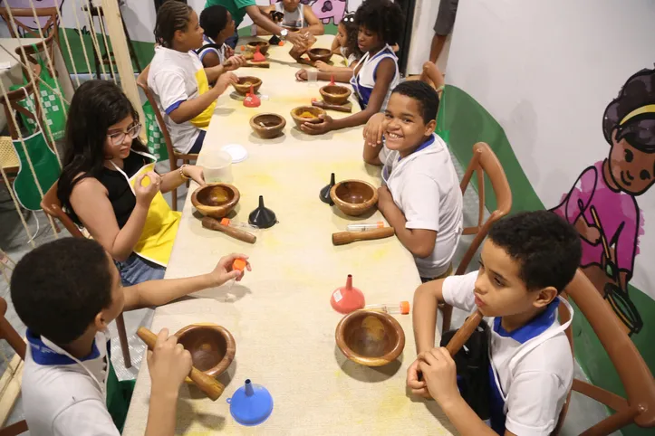 Imagem ilustrativa da imagem Oficina do A TARDE Educação recebe alunos de colégio municipal de Salvador