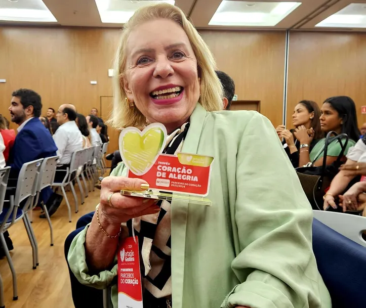 Ivana Carozzo recebe honraria por apoio ao Martagão Gesteira