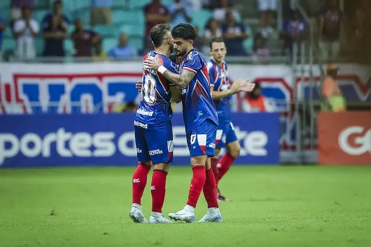 Cauly e Everton Ribeiro em Bahia x Criciúma - 28ª rodada do Campeonato Brasileiro