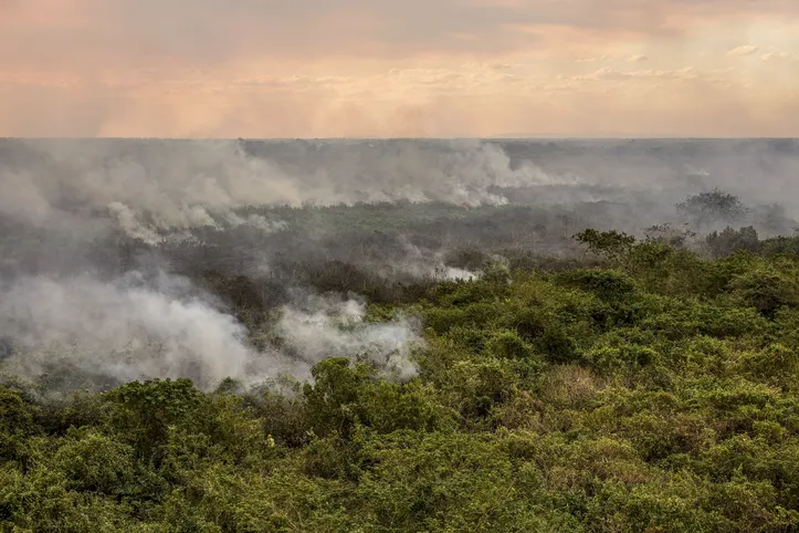 Focos de incêndio nos arredores de Corumbá-MS