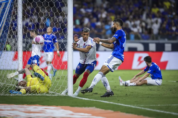 Lucho fez o gol do empate do Bahia com o Cruzeiro