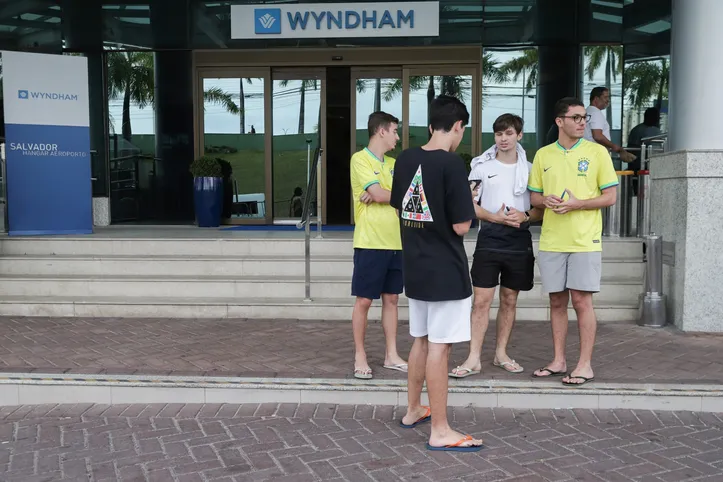 Seleção Brasileira atraiu jovens torcedores ao Wyndham Salvador Hangar Aeroporto, no bairro de São Cristóvão