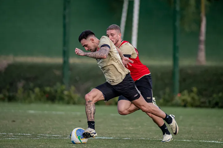 Gustavo Mosquito e Léo Naldi em treinamento no CT Manoel Pontos Tanajura