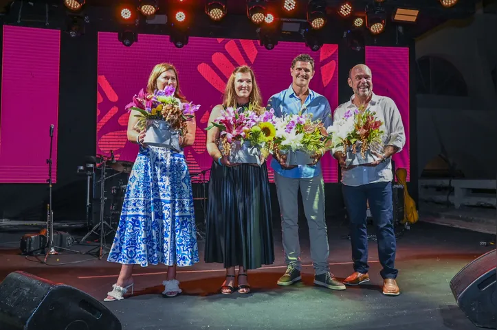 Tatiana, Roberta e Luciano Mandelli e Lon Menezes em noite memorável