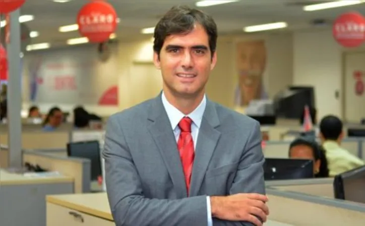 Marco Aurélio Alves recebe convidados na nova loja Claro do Shopping da Bahia