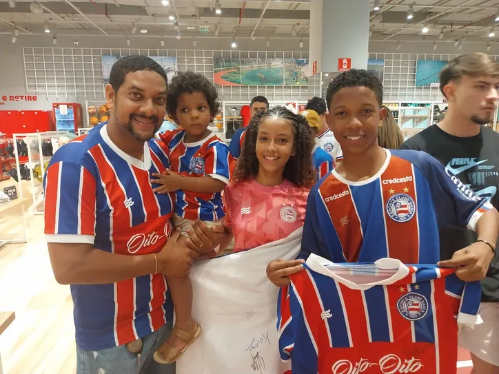 O apaixonado tricolor Thiago e seus filhos Gustavo, Duda e Gael