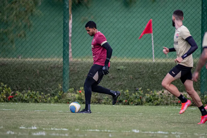 Lucas Arcanjo e Wagner Leonardo em treino do Vitória nesta segunda-feira