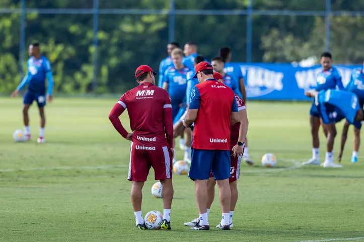 Rogério Ceni ainda não achou o time ideal para 2025