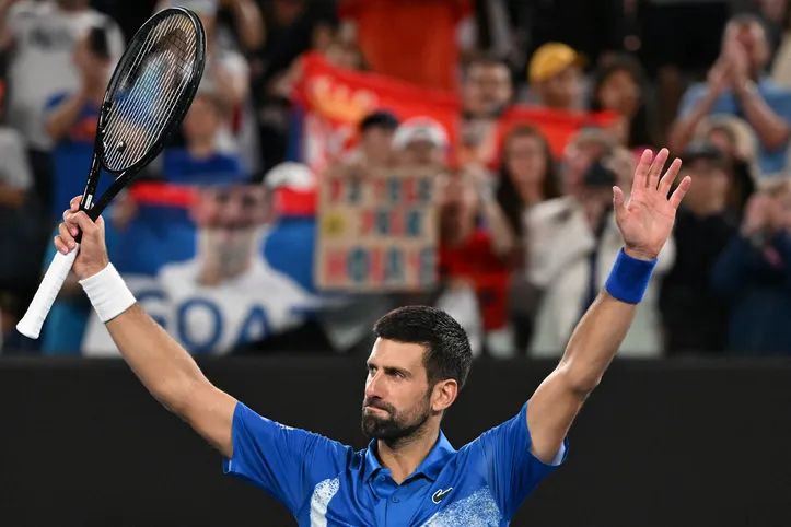 Djokovic vence e se torna atleta com mais partidas de simples disputadas em Grand Slam