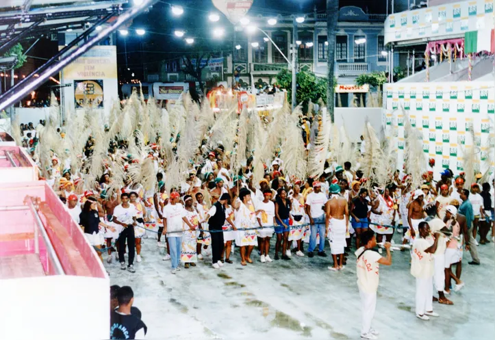 Desfile do Alvorada no Carnaval de 1993. Chegada do bloco de madrugada no Campo Grande