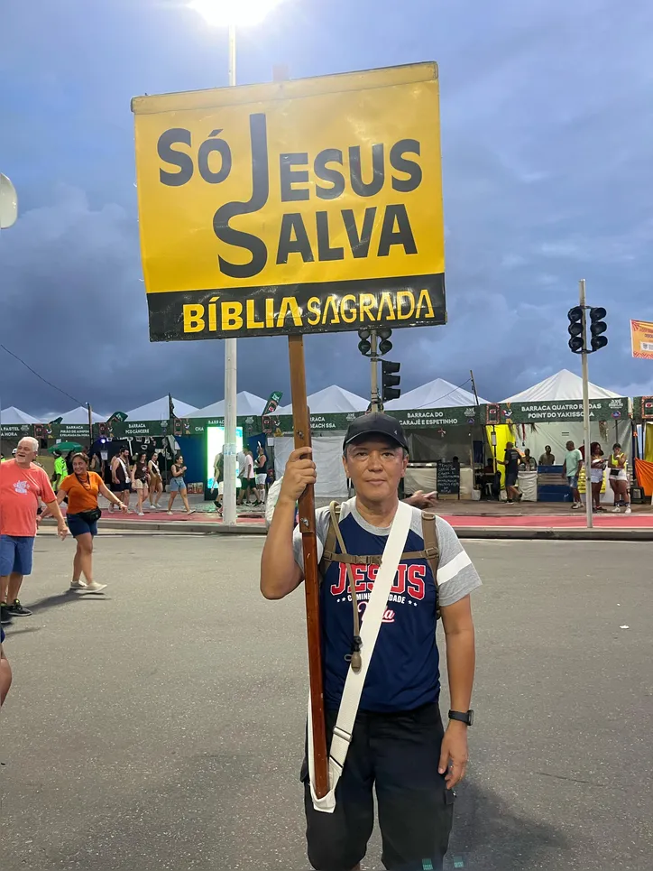 Imagem ilustrativa da imagem Arrebatamento vem: missionários evangelizam foliões no Carnaval