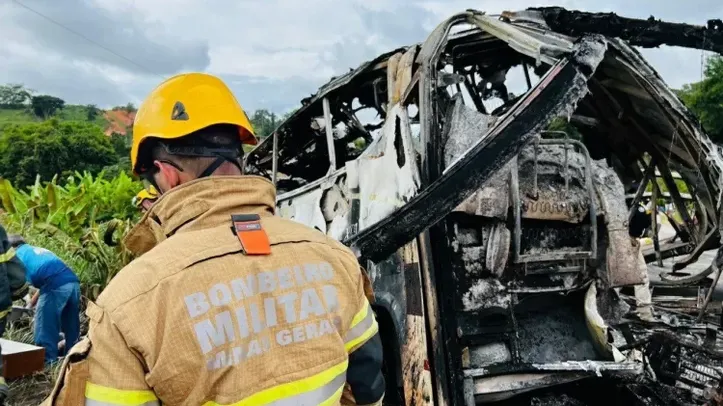 Bombeiros relatam dificuldade em identificar os corpos devido ao estado