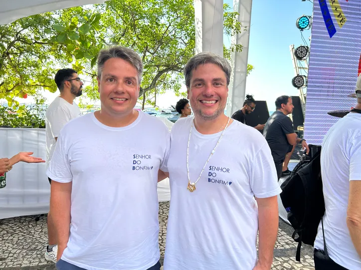 Rafa e Rick curtem aniversário na folia