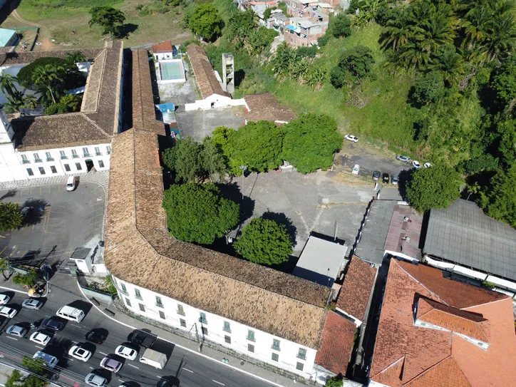 Vista aérea da escola que foi separada e privatizada pelo ex-tesoureiro e transformada em escola militar particular