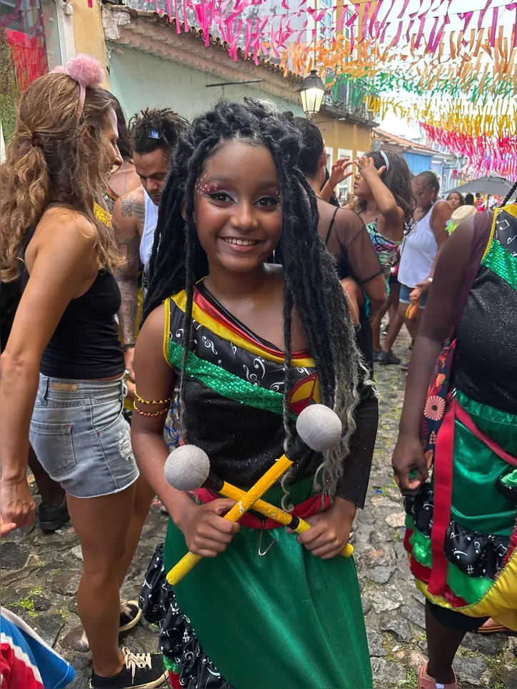 Júlia Sophia, 12 anos, toca no Olodum Mirim há dois anos e meio